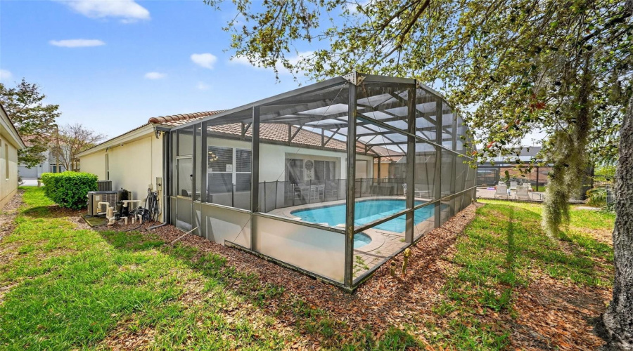 Pool_back_yard_left_view