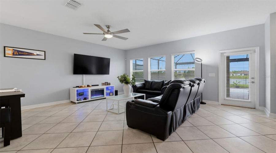 DAVENPORT, Florida 33896, 3 Bedrooms Bedrooms, ,2 BathroomsBathrooms,Residential,For Sale,TRAPPERS TRAIL,0,MFRTB8501118