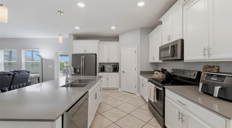 DAVENPORT, Florida 33896, 3 Bedrooms Bedrooms, ,2 BathroomsBathrooms,Residential,For Sale,TRAPPERS TRAIL,0,MFRTB8501118