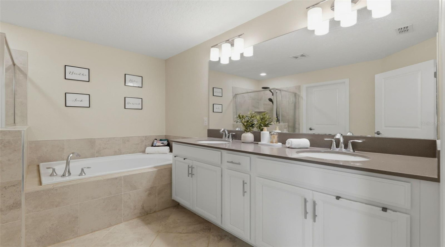 DAVENPORT, Florida 33896, 3 Bedrooms Bedrooms, ,2 BathroomsBathrooms,Residential,For Sale,TRAPPERS TRAIL,0,MFRTB8501118