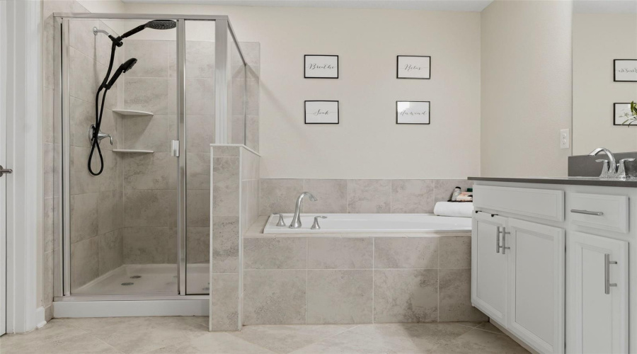 DAVENPORT, Florida 33896, 3 Bedrooms Bedrooms, ,2 BathroomsBathrooms,Residential,For Sale,TRAPPERS TRAIL,0,MFRTB8501118