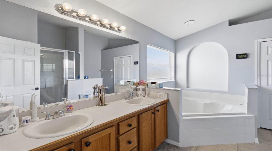 KISSIMMEE, Florida 34747, 4 Bedrooms Bedrooms, ,3 BathroomsBathrooms,Residential,For Sale,ONEIDA,0,MFRS5145194