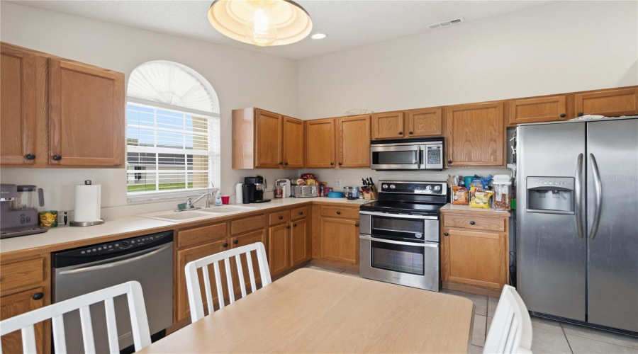 KISSIMMEE, Florida 34747, 4 Bedrooms Bedrooms, ,3 BathroomsBathrooms,Residential,For Sale,ONEIDA,0,MFRS5145194