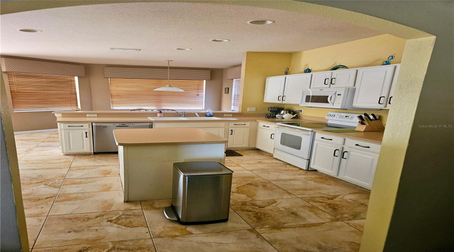 DAVENPORT, Florida 33897, 5 Bedrooms Bedrooms, ,3 BathroomsBathrooms,Residential,For Sale,HIGHER COMBE,0,MFRO6399361