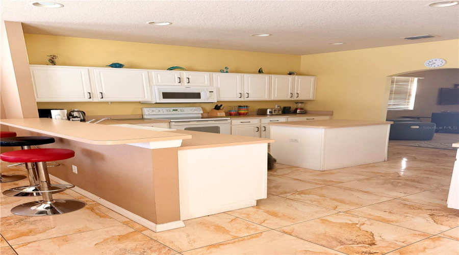 DAVENPORT, Florida 33897, 5 Bedrooms Bedrooms, ,3 BathroomsBathrooms,Residential,For Sale,HIGHER COMBE,0,MFRO6399361