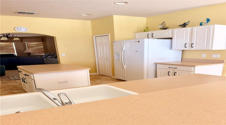 DAVENPORT, Florida 33897, 5 Bedrooms Bedrooms, ,3 BathroomsBathrooms,Residential,For Sale,HIGHER COMBE,0,MFRO6399361