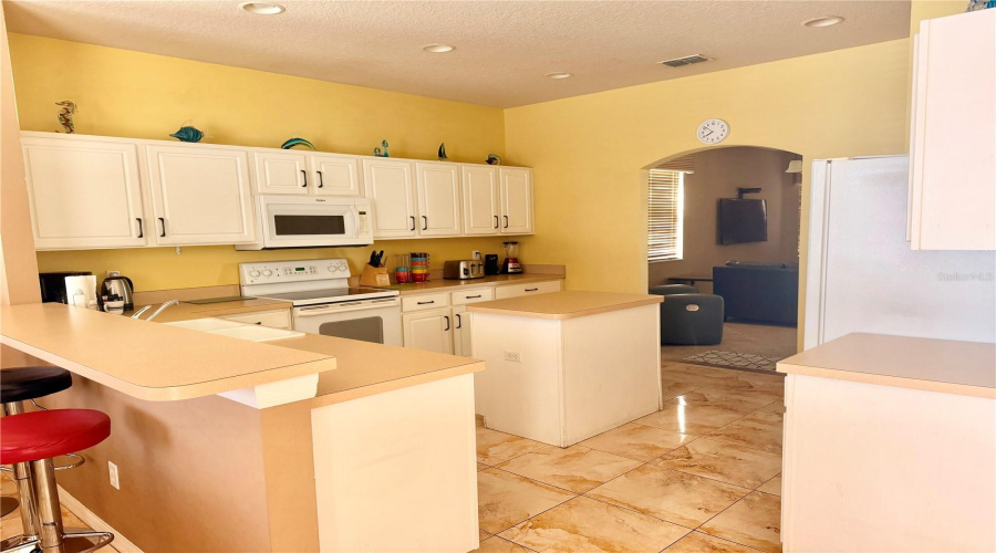 DAVENPORT, Florida 33897, 5 Bedrooms Bedrooms, ,3 BathroomsBathrooms,Residential,For Sale,HIGHER COMBE,0,MFRO6399361