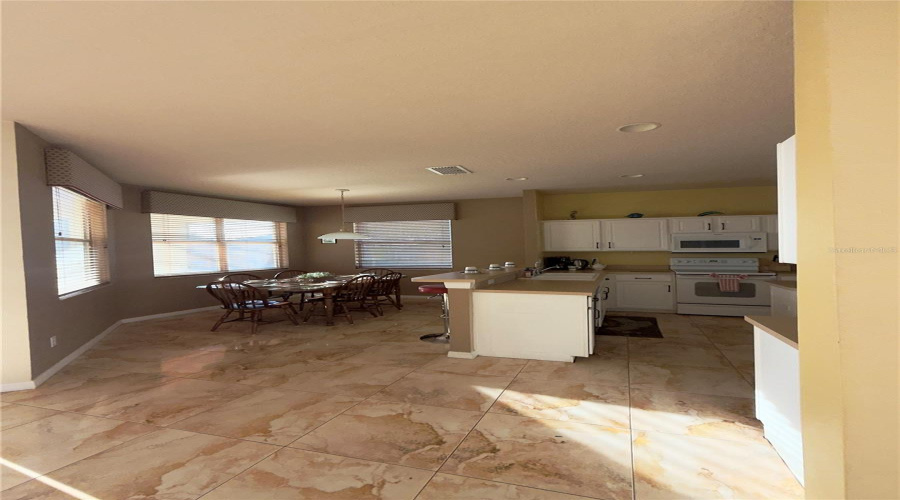 DAVENPORT, Florida 33897, 5 Bedrooms Bedrooms, ,3 BathroomsBathrooms,Residential,For Sale,HIGHER COMBE,0,MFRO6399361