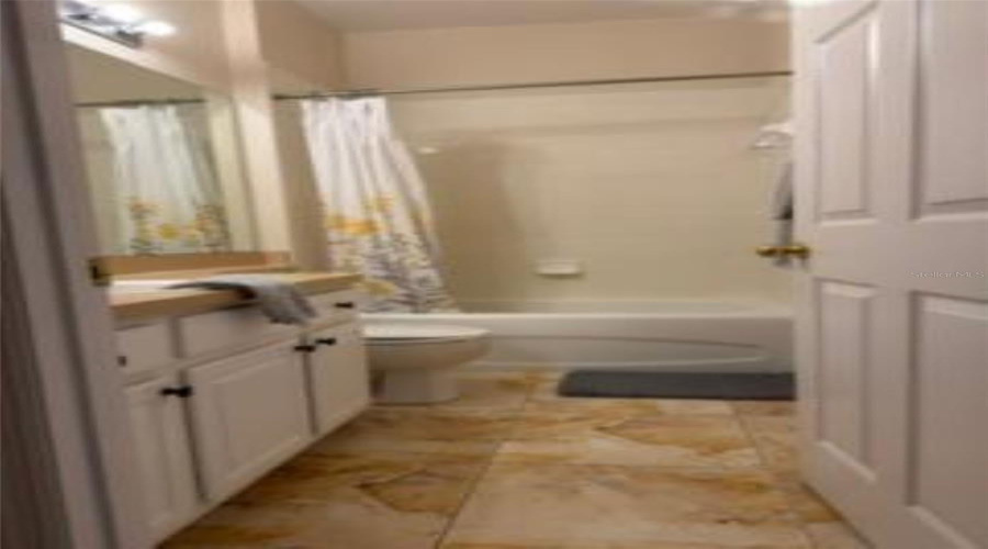 BATHROOM ! FIRST FLOOR
