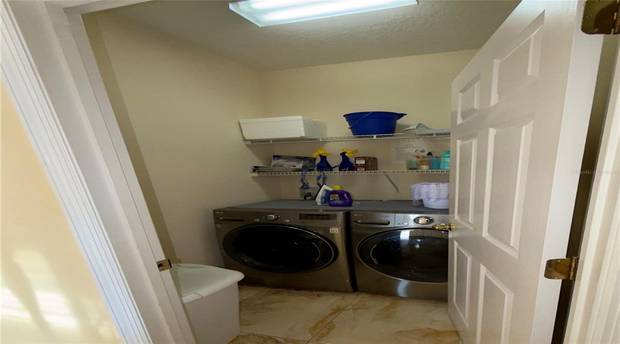 DAVENPORT, Florida 33897, 5 Bedrooms Bedrooms, ,3 BathroomsBathrooms,Residential,For Sale,HIGHER COMBE,0,MFRO6399361
