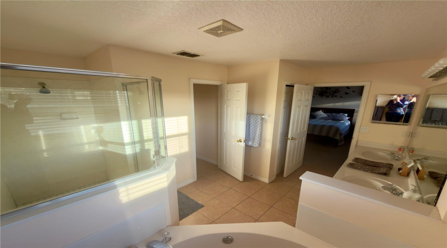 DAVENPORT, Florida 33897, 5 Bedrooms Bedrooms, ,3 BathroomsBathrooms,Residential,For Sale,HIGHER COMBE,0,MFRO6399361
