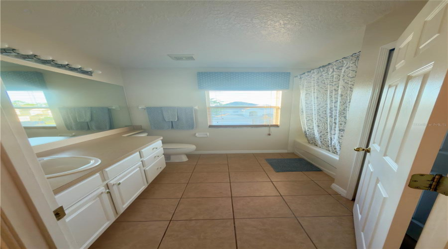 DAVENPORT, Florida 33897, 5 Bedrooms Bedrooms, ,3 BathroomsBathrooms,Residential,For Sale,HIGHER COMBE,0,MFRO6399361
