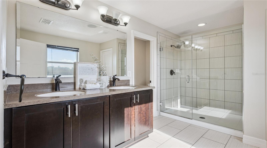 ORLANDO, Florida 32836, 5 Bedrooms Bedrooms, ,4 BathroomsBathrooms,Residential,For Sale,ACOSTA,0,MFRO6400810