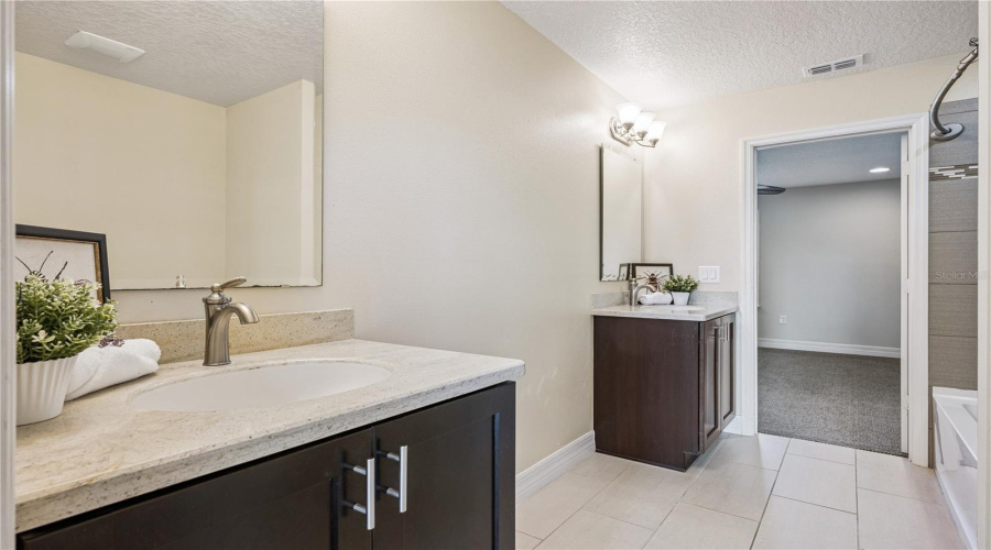 ORLANDO, Florida 32836, 5 Bedrooms Bedrooms, ,4 BathroomsBathrooms,Residential,For Sale,ACOSTA,0,MFRO6400810