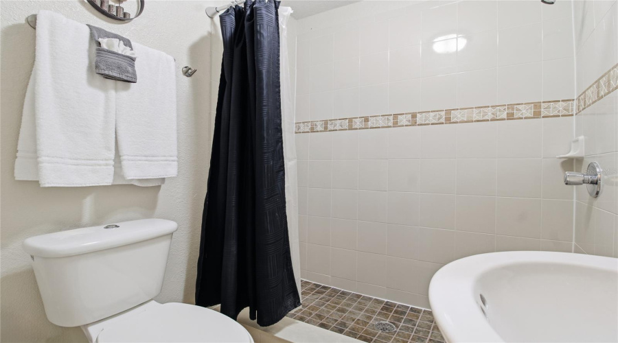 DAVENPORT, Florida 33897, 5 Bedrooms Bedrooms, ,3 BathroomsBathrooms,Residential,For Sale,BELFRY,0,MFRO6360946