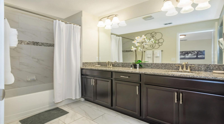 KISSIMMEE, Florida 34746, 5 Bedrooms Bedrooms, ,4 BathroomsBathrooms,Residential,For Sale,PEQUOD,0,MFRO6400795