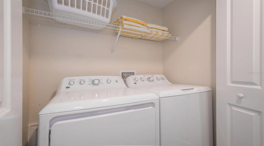 KISSIMMEE, Florida 34746, 5 Bedrooms Bedrooms, ,4 BathroomsBathrooms,Residential,For Sale,PEQUOD,0,MFRO6400795