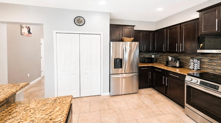 DAVENPORT, Florida 33896, 4 Bedrooms Bedrooms, ,2 BathroomsBathrooms,Residential,For Sale,SEQUOIA,0,MFRL4961357