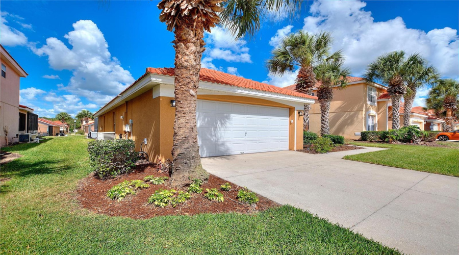DAVENPORT, Florida 33897, 4 Bedrooms Bedrooms, ,3 BathroomsBathrooms,Residential,For Sale,SEVILLA,0,MFRO6401978