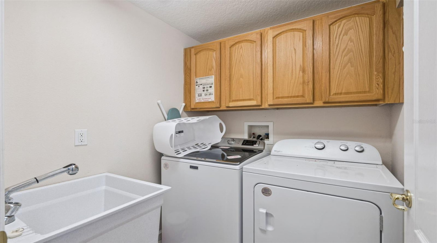 DAVENPORT, Florida 33897, 5 Bedrooms Bedrooms, ,3 BathroomsBathrooms,Residential,For Sale,HAMPTON,0,MFRS5148516