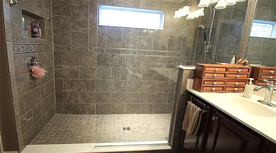 DAVENPORT, Florida 33837, 3 Bedrooms Bedrooms, ,2 BathroomsBathrooms,Residential,For Sale,LAGO,0,MFRG5111436