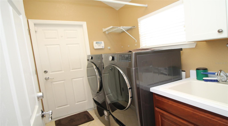 DAVENPORT, Florida 33837, 3 Bedrooms Bedrooms, ,2 BathroomsBathrooms,Residential,For Sale,LAGO,0,MFRG5111436