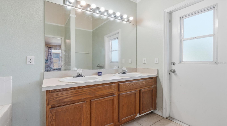 DAVENPORT, Florida 33837, 3 Bedrooms Bedrooms, ,2 BathroomsBathrooms,Residential,For Sale,ROLLINS,0,MFRG5111518
