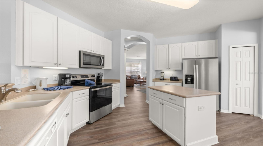 DAVENPORT, Florida 33837, 4 Bedrooms Bedrooms, ,3 BathroomsBathrooms,Residential,For Sale,ORANGE COSMOS,0,MFRS5148483