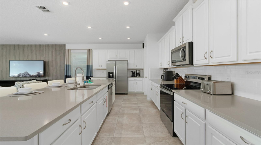 KISSIMMEE, Florida 34747, 9 Bedrooms Bedrooms, ,6 BathroomsBathrooms,Residential,For Sale,CAROLINE BAY,0,MFRS5148270