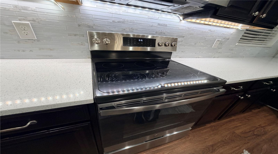 KISSIMMEE, Florida 34747, 5 Bedrooms Bedrooms, ,5 BathroomsBathrooms,Residential,For Sale,BUCCANEER PALM,0,MFRO6402181