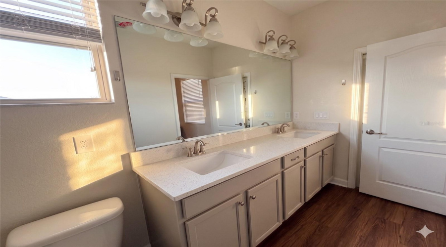 KISSIMMEE, Florida 34747, 5 Bedrooms Bedrooms, ,5 BathroomsBathrooms,Residential,For Sale,BUCCANEER PALM,0,MFRO6402181