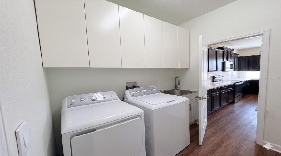 KISSIMMEE, Florida 34747, 5 Bedrooms Bedrooms, ,5 BathroomsBathrooms,Residential,For Sale,BUCCANEER PALM,0,MFRO6402181