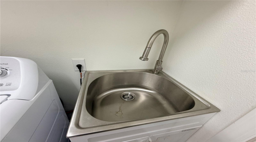 KISSIMMEE, Florida 34747, 5 Bedrooms Bedrooms, ,5 BathroomsBathrooms,Residential,For Sale,BUCCANEER PALM,0,MFRO6402181