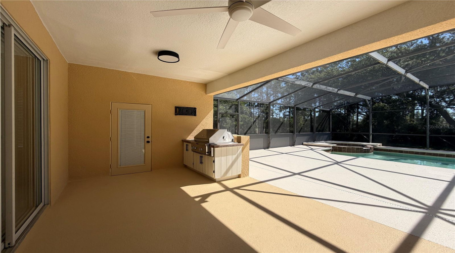 Outdoor kitchen/patio