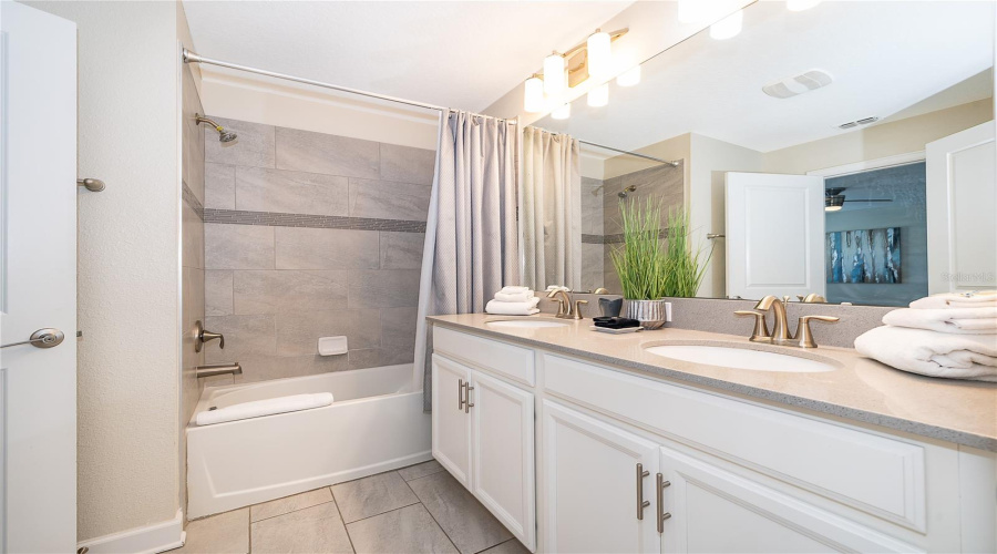 KISSIMMEE, Florida 34746, 4 Bedrooms Bedrooms, ,3 BathroomsBathrooms,Residential,For Sale,WINDERMERE,0,MFRO6402327