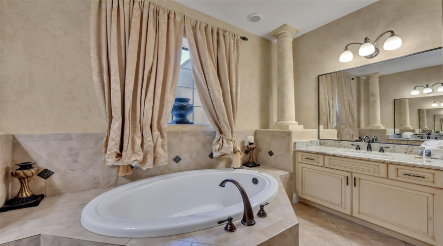 KISSIMMEE, Florida 34747, 9 Bedrooms Bedrooms, ,10 BathroomsBathrooms,Residential,For Sale,FORMOSA,0,MFRS5148635