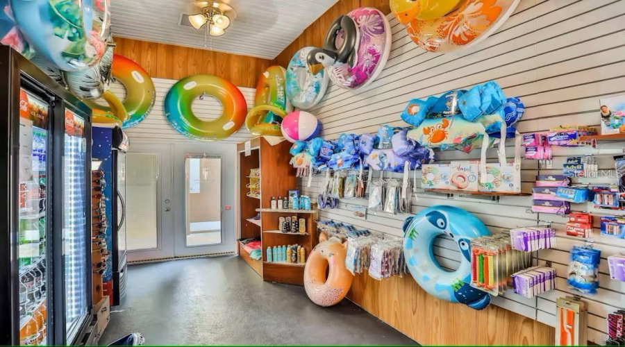 DAVENPORT, Florida 33897, 4 Bedrooms Bedrooms, ,3 BathroomsBathrooms,Residential,For Sale,LA MIRAGE,0,MFRO6370925