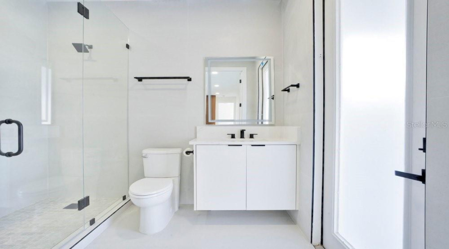 Bathroom #5 has pool access