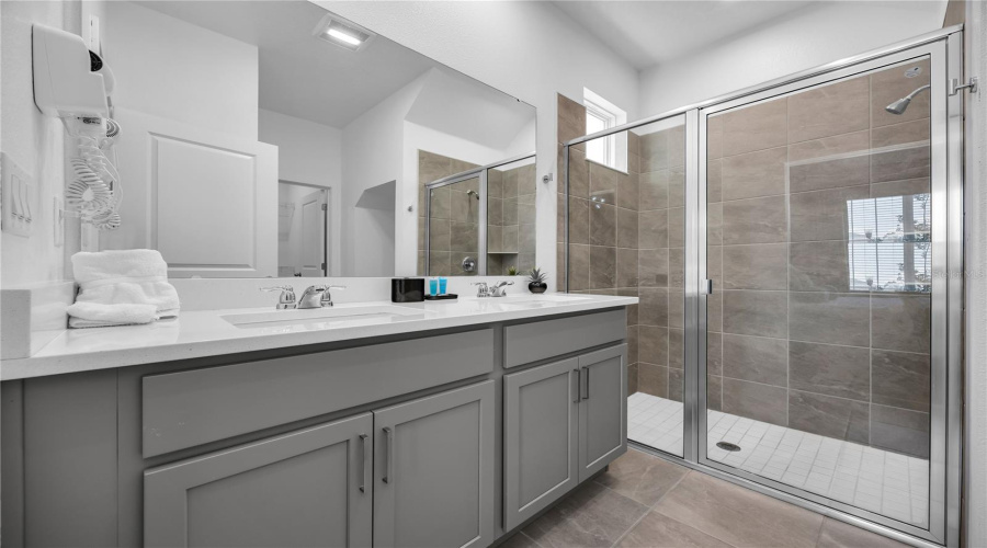 KISSIMMEE, Florida 34747, 6 Bedrooms Bedrooms, ,4 BathroomsBathrooms,Residential,For Sale,ZABALLINA,0,MFRO6401597
