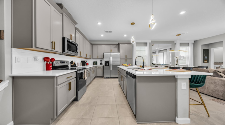 KISSIMMEE, Florida 34747, 6 Bedrooms Bedrooms, ,4 BathroomsBathrooms,Residential,For Sale,ZABALLINA,0,MFRO6401597