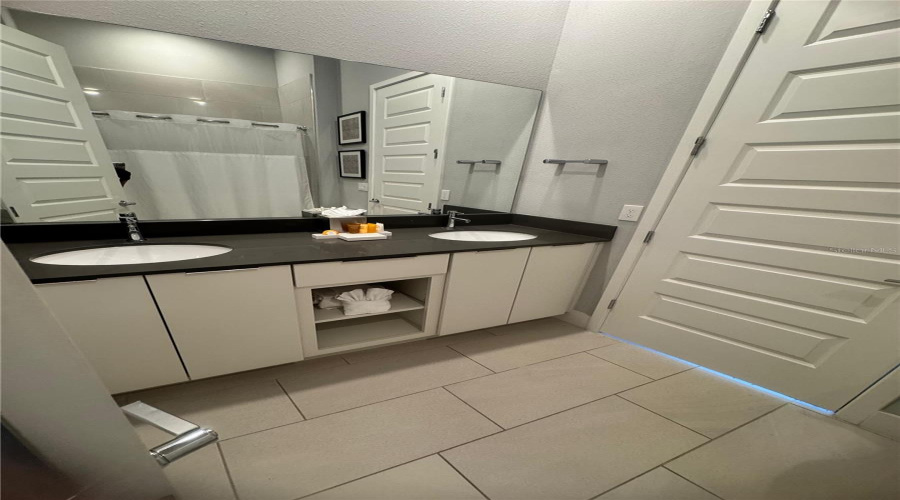 REUNION, Florida 34747, 5 Bedrooms Bedrooms, ,4 BathroomsBathrooms,Residential,For Sale,SANDY RIDGE,0,MFRO6402422