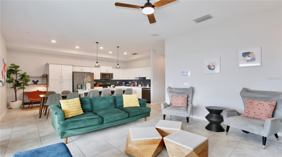 KISSIMMEE, Florida 34746, 2 Bedrooms Bedrooms, ,2 BathroomsBathrooms,Residential,For Sale,PARADOX,0,MFRO6401403