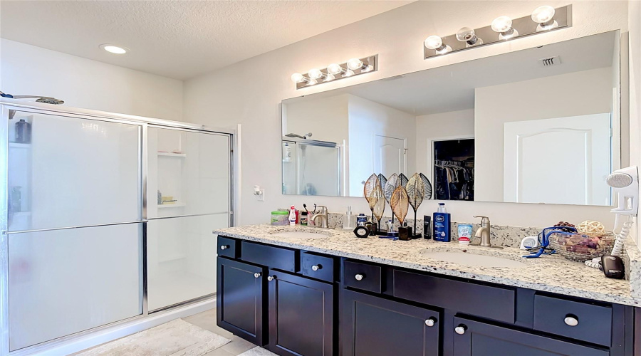 KISSIMMEE, Florida 34747, 4 Bedrooms Bedrooms, ,2 BathroomsBathrooms,Residential,For Sale,WHITE POPPY,0,MFRO6402216