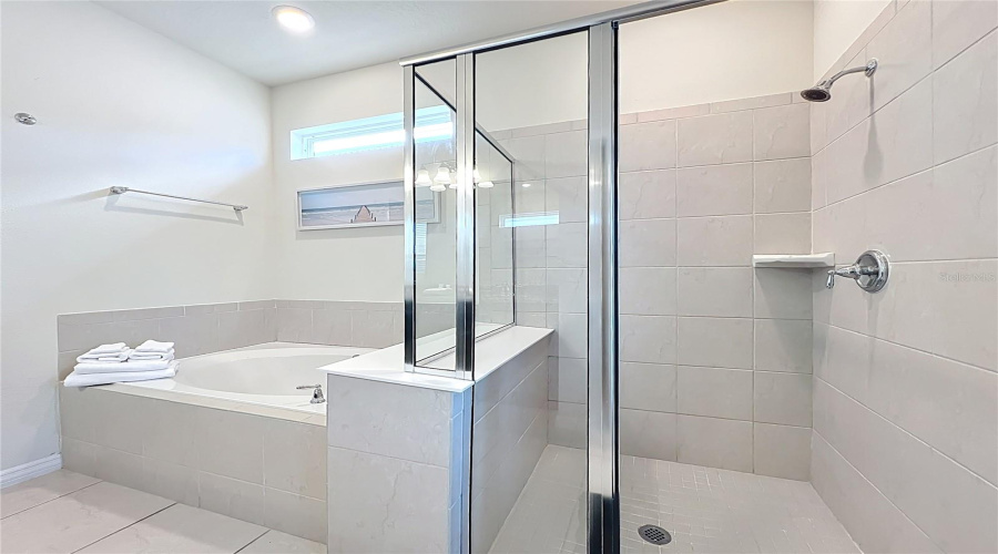 DAVENPORT, Florida 33897, 6 Bedrooms Bedrooms, ,4 BathroomsBathrooms,Residential,For Sale,LILAC,0,MFRO6402494