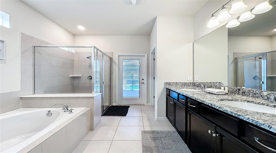 DAVENPORT, Florida 33897, 6 Bedrooms Bedrooms, ,4 BathroomsBathrooms,Residential,For Sale,LILAC,0,MFRO6402494