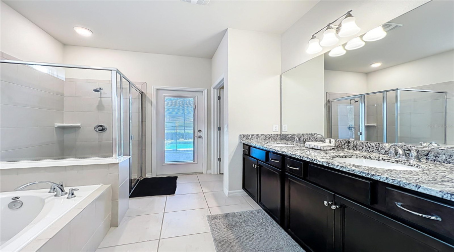 DAVENPORT, Florida 33897, 6 Bedrooms Bedrooms, ,4 BathroomsBathrooms,Residential,For Sale,LILAC,0,MFRO6402494