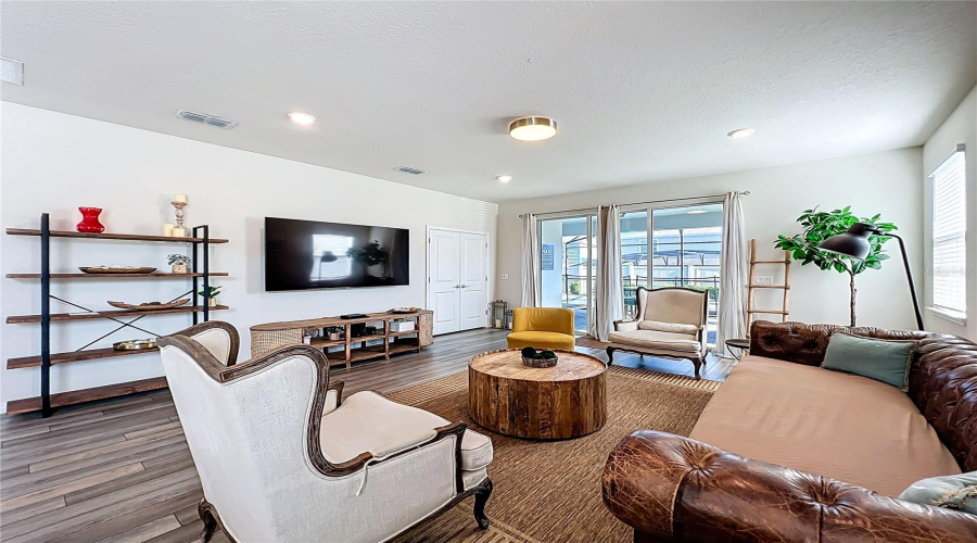 DAVENPORT, Florida 33897, 6 Bedrooms Bedrooms, ,4 BathroomsBathrooms,Residential,For Sale,LILAC,0,MFRO6402494