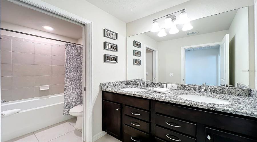 DAVENPORT, Florida 33897, 6 Bedrooms Bedrooms, ,4 BathroomsBathrooms,Residential,For Sale,LILAC,0,MFRO6402494