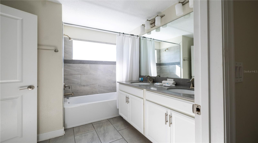 DAVENPORT, Florida 33896, 4 Bedrooms Bedrooms, ,3 BathroomsBathrooms,Residential,For Sale,OCEAN COURSE,0,MFRO6397627