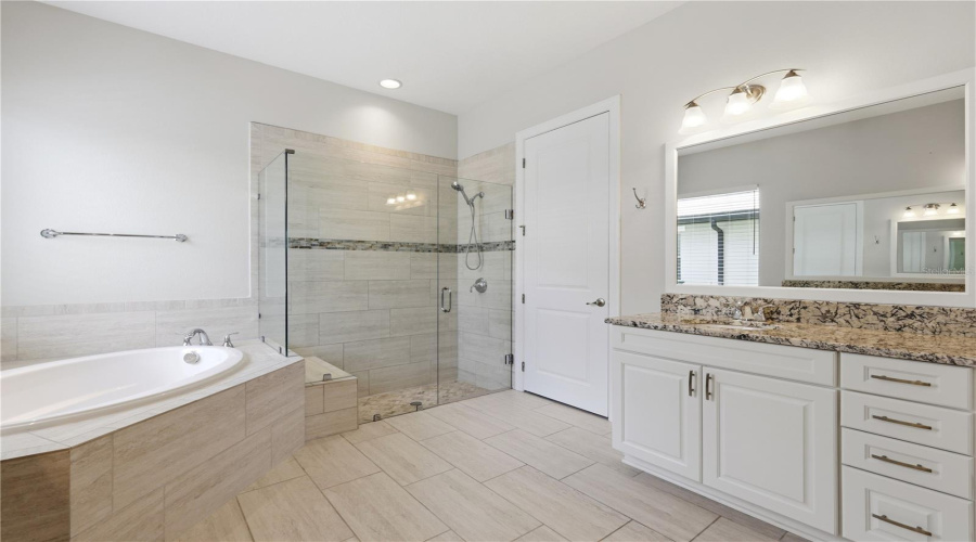 ORLANDO, Florida 32836, 5 Bedrooms Bedrooms, ,4 BathroomsBathrooms,Residential,For Sale,ANGEL OAK,0,MFRO6402221